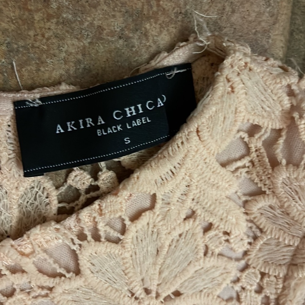 AKIRA LACE OPEN BACK DRESS PEACH SMALL - Picture 3 of 6